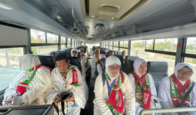Solving Problems: Suhu Madinah Capai 44°C, Jemaah Haji Diminta Jaga Kesehatan