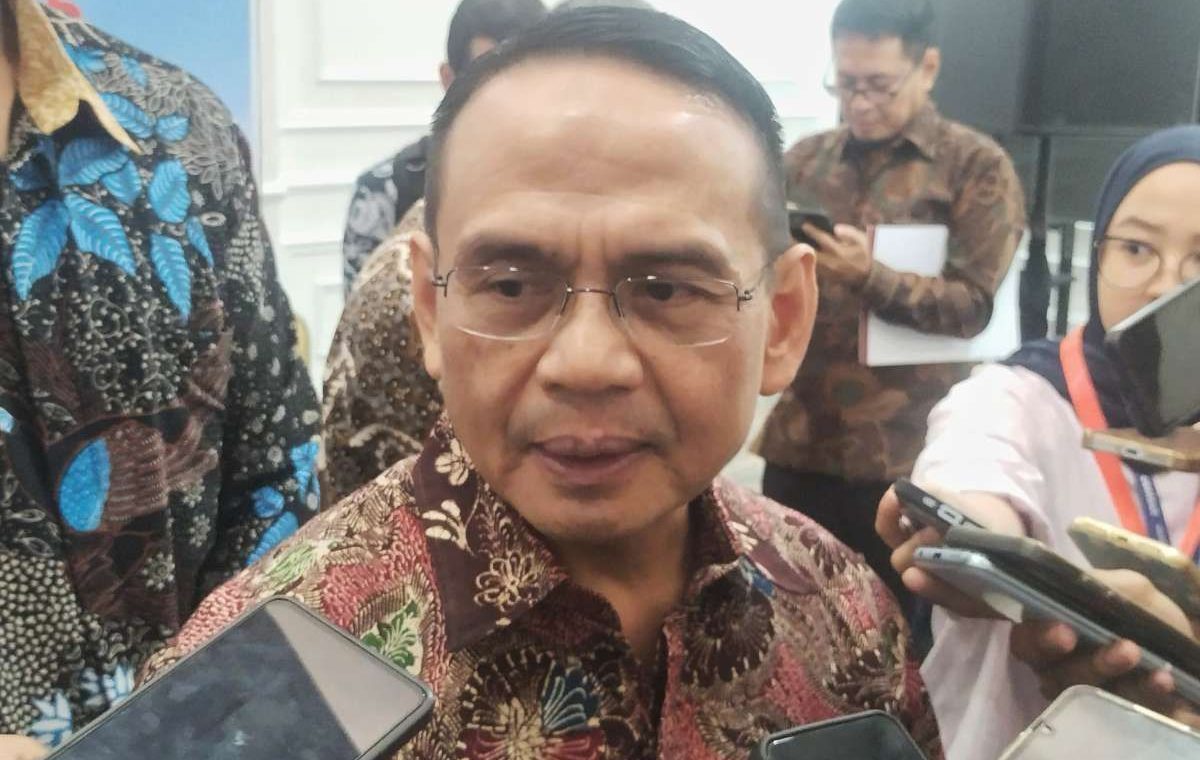 Facing Challenges: OJK: Kenaikan Harga BBM Berpotensi Tekan Kualitas Pembiayaan Multifinance