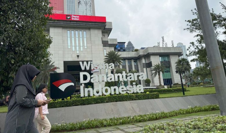 Topics Covered: CORE: Terlalu Dini untuk Mengaitkan Kenaikan Laba BUMN dengan Peran Danantara