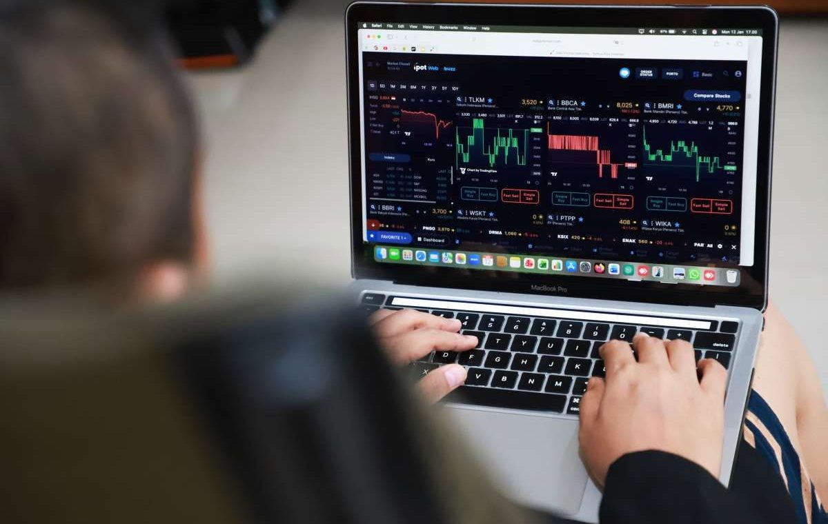 IHSG Diproyeksi Volatil pada Jumat (11/9), Analis Cermati CPI AS dan Konflik AS-Iran